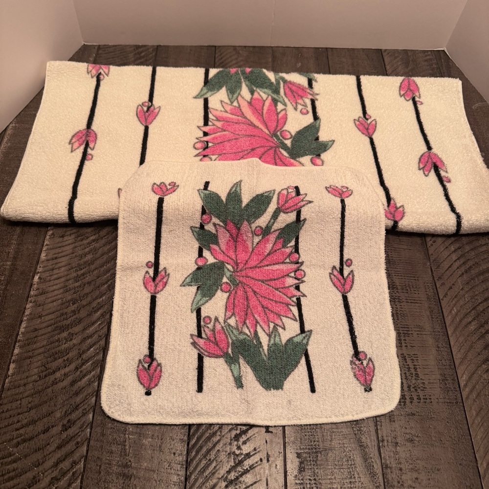 Dundee Vintage Bath Towel Wash Cloth Set White Pink Floral Bathroom Decor‎ New